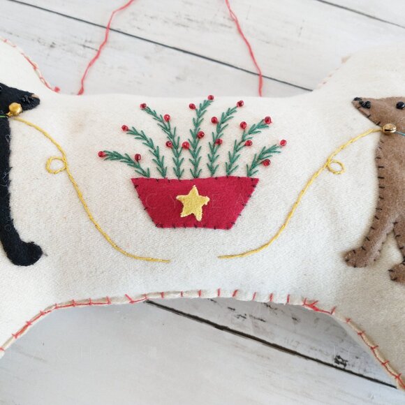 Sturbridge Yankee Holiday Dog Bone Pillow Vintage Christmas Wall Hanging Fabric - Picture 3 of 11